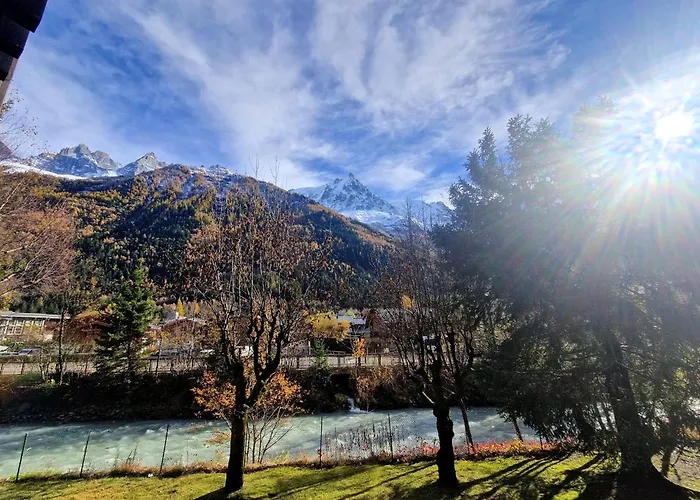 Lumineux Avec Vue Sur Le Massif Du Mont-blanc 霞慕尼